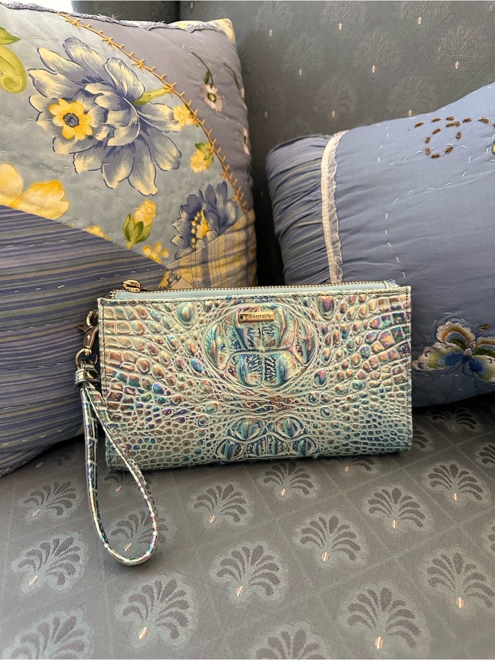 SALE TODAY Brahmin Wonderland Daisy Iridescent Wristlet NWOT see below - Picture 5 of 8